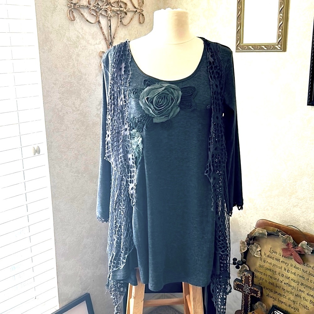 PRETTY ANGEL TOP with Quilled Roses🌹& Fabric Overlay